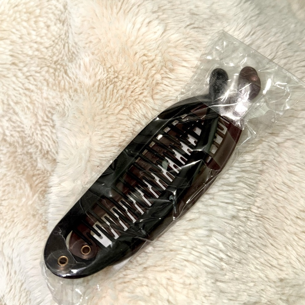 Black and Brown Hair Comb Clip Set